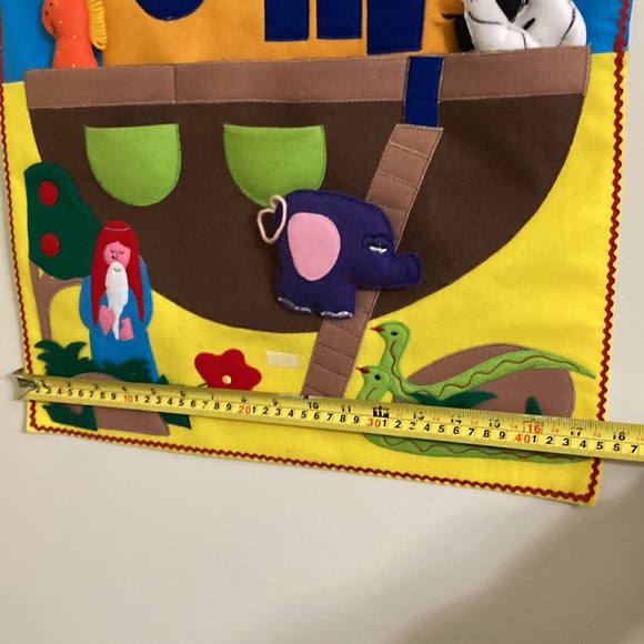 Vintage (1989) Noah’s Ark Wall Hanging & Book - Picture 12 of 16